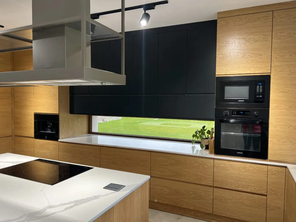 wykonana kuchnia na wymiar - fornir dębowy